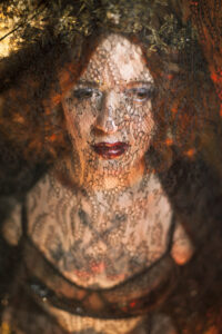 Création d'un soutien gorge sur mesure brodés.