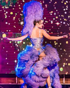 Ensemble soutien-gorge conique et culotte en satin, réalisé en 2022 pour la sublime showgirl parisienne @clea.de.velours.