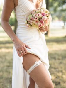 Création d'une robe de mariée sur mesure ainsi que de la lingerie.